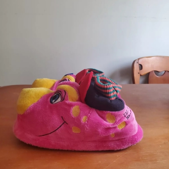 Cleveland Indians Mascot Slider Slippers Rare Chief Wahoo Logo Pink Soft Fuzzy - Picture 3 of 7